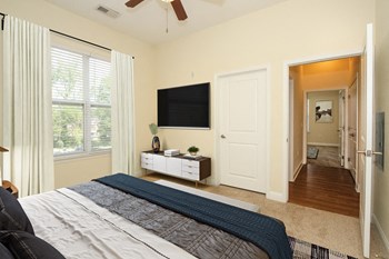 2024 Millerton Avenue 1-2 Beds Apartment for Rent - Photo Gallery 3