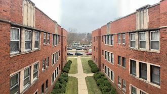 10627-33 S. Hale Ave