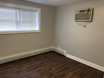11045 S. Homewood Ave 1-2 Beds Apartment for Rent - Photo Gallery 4