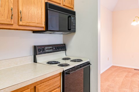 Clean Kitchen Appliances at Blueberry Hill Apartments, Rochester, NY