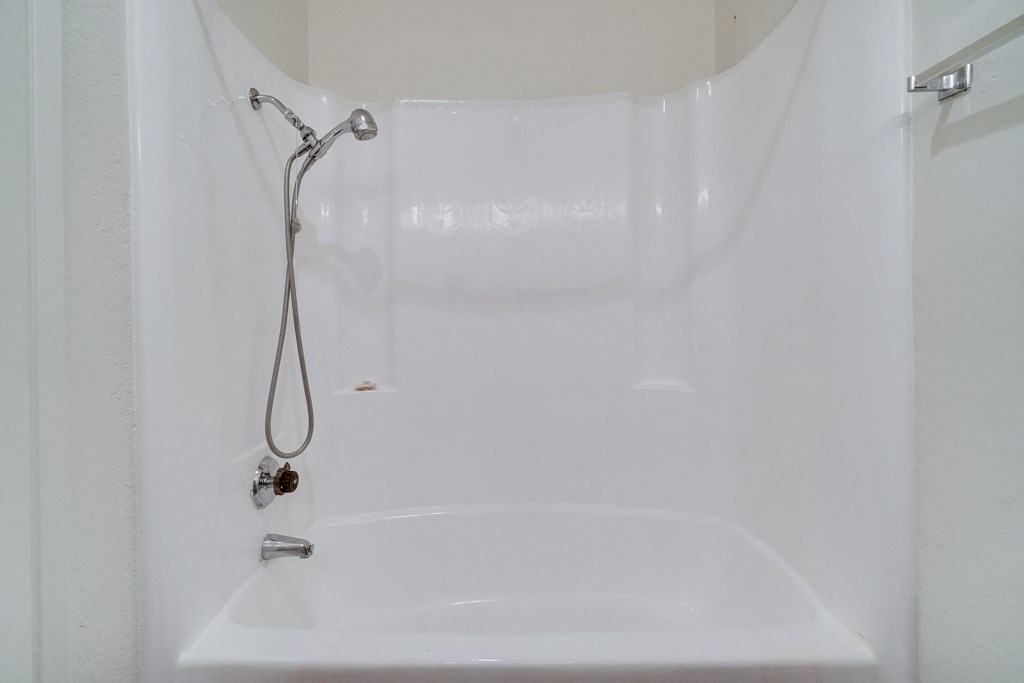 Oval Tub With Combo Shower at Highlander Park Apts, Riverside, 92507