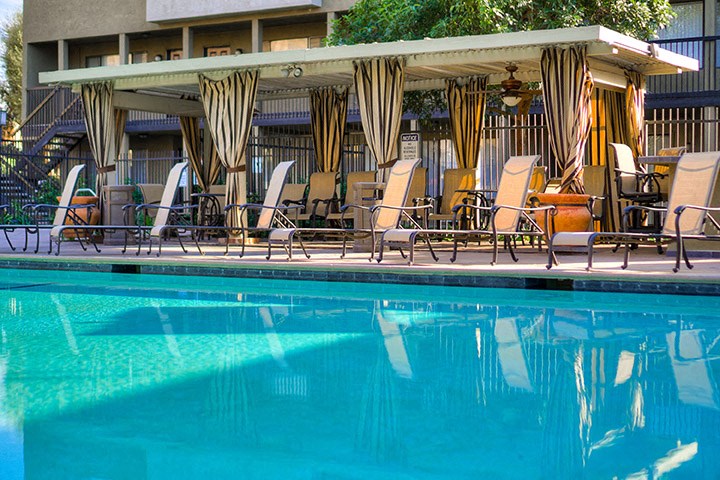Picturesque Pool And Cabana Setting at Highlander Park Apts, Riverside, CA, 92507