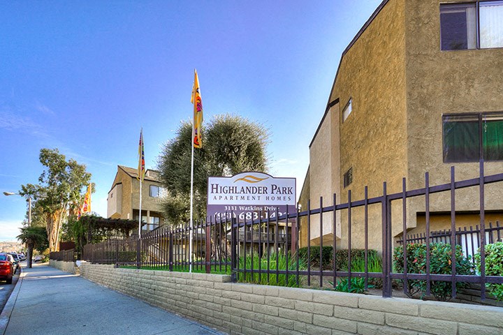 Elegant Exterior View at Highlander Park Apts, Riverside