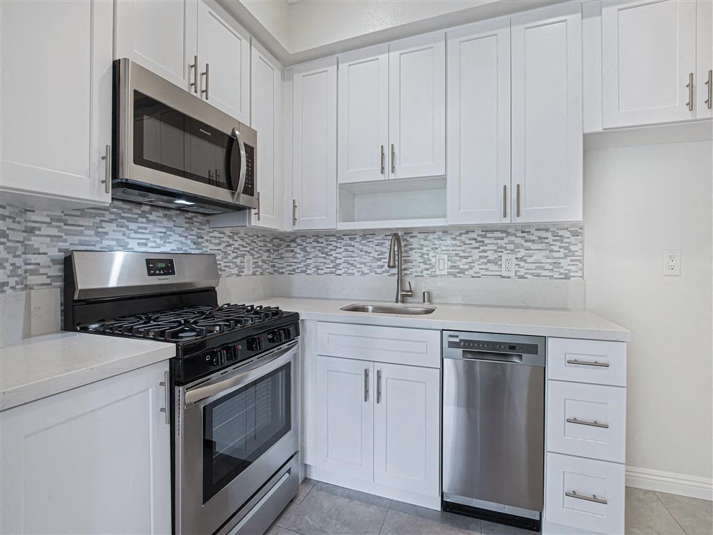 Fully Equipped Kitchen at Hollywood Vista, Hollywood, 90046