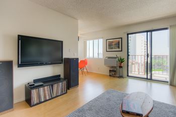 Modern Living Area at Joro Properties, Hollywood