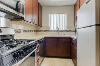 Stainless Steel Appliances at Joro Properties, California