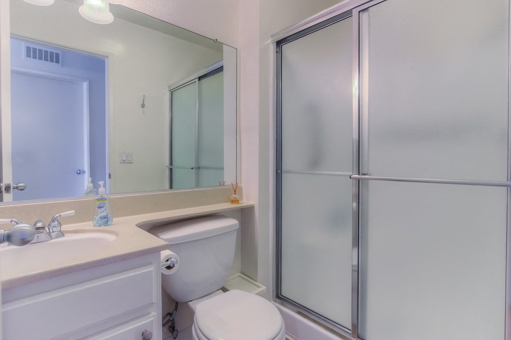 Luxurious Bathroom at Joro Properties, Hollywood, CA