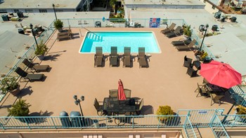 Outdoor Swimming Pool at La Vista Terrace, California, 90046 - Photo Gallery 53
