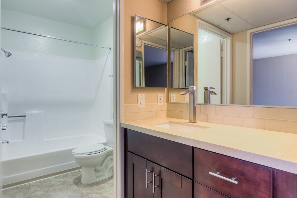 Tiled Bathrooms at La Vista Terrace, California