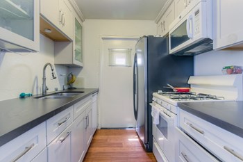 Massive I-Shaped Kitchen at La Vista Terrace, California, 90046 - Photo Gallery 20