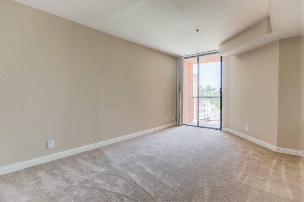 Beautiful Bright Bedroom at La Vista Terrace, California, 90046