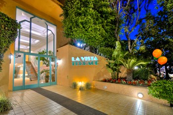 Night Time Decorated Entrance at La Vista Terrace, Hollywood - Photo Gallery 51