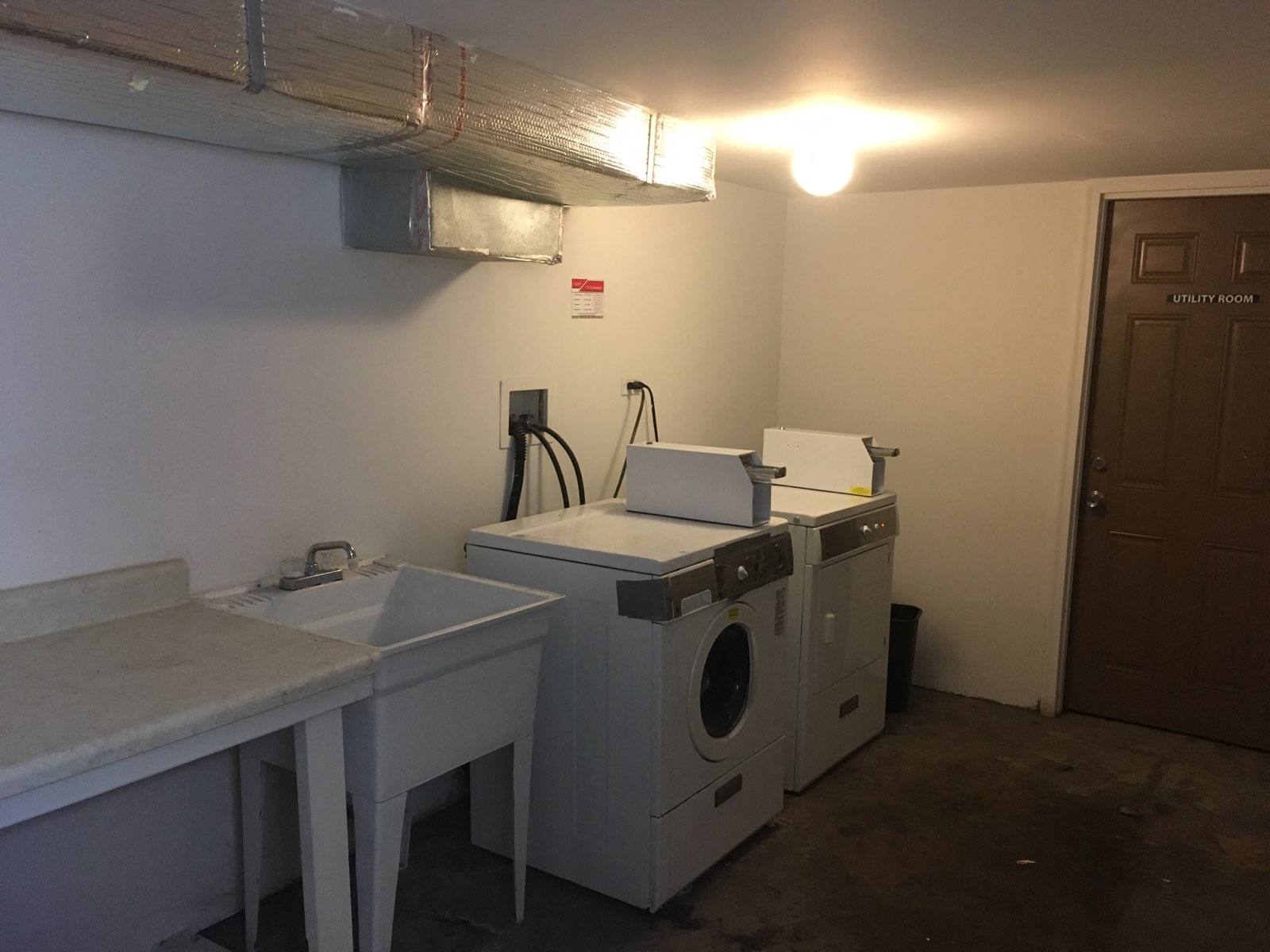 718 S Aberdeen St Laundry Room