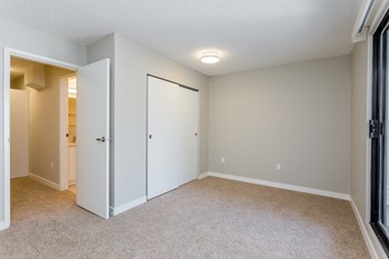 3240 East 58th Avenue, 2 Beds Apartment, Townhouse for Rent - Photo Gallery 5