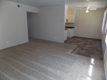 786 Southwood Blvd 1-4 Beds Apartment for Rent - Photo Gallery 2