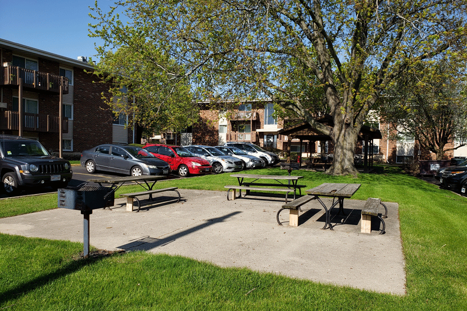 Photos of Lincolnshire West in DeKalb, IL