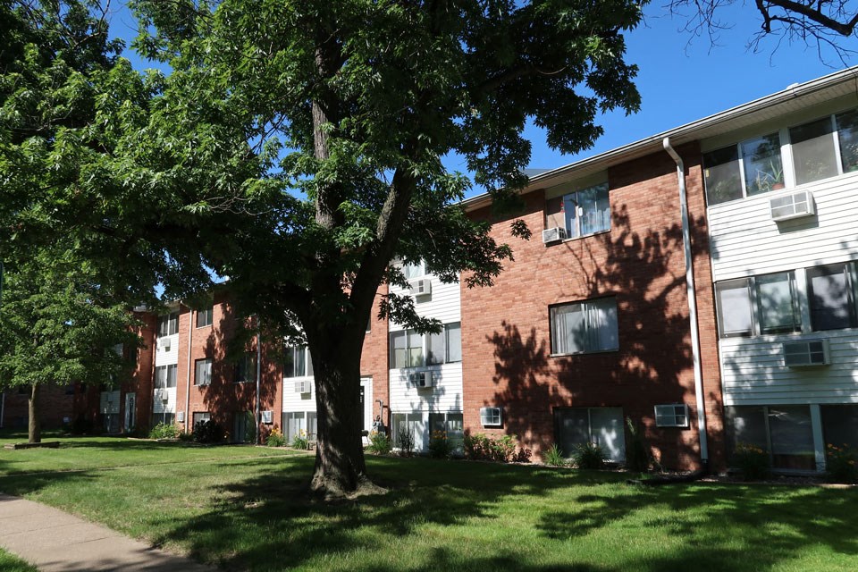 Pine Ridge Apartments, 3632 Pine Ridge Court, Moline, IL - RENTCafé