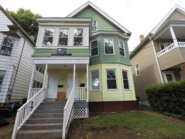 261 W Ivy Street 3-5 Beds Apartment for Rent