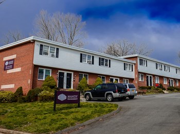 75 Fairview Avenue 2 Beds Apartment for Rent