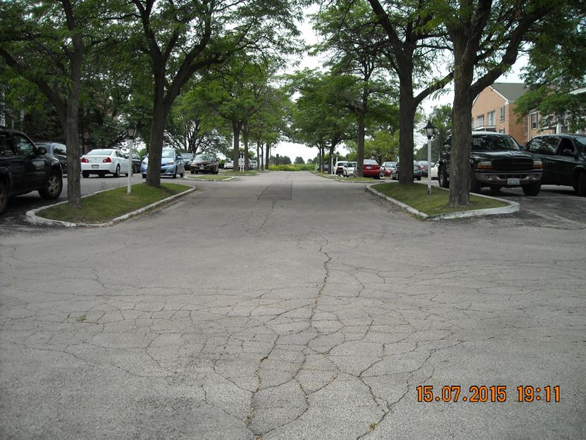 Versailles Place Apartments, 5145 East State Street, Rockford, IL