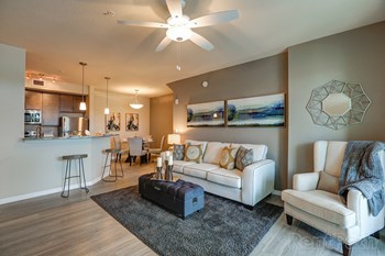 725 North Indiana Avenue 1-2 Beds Apartment for Rent - Photo Gallery 17
