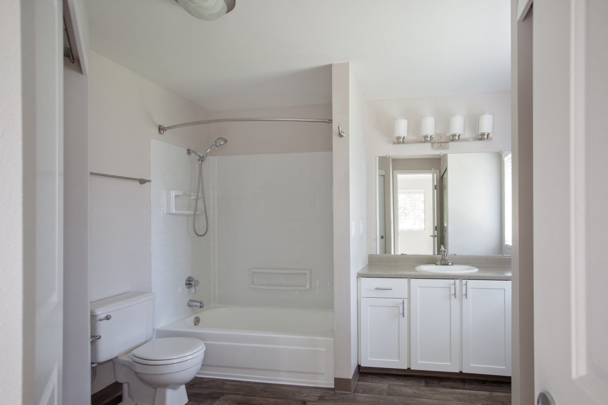 Stonesthrow Apartments Bathroom