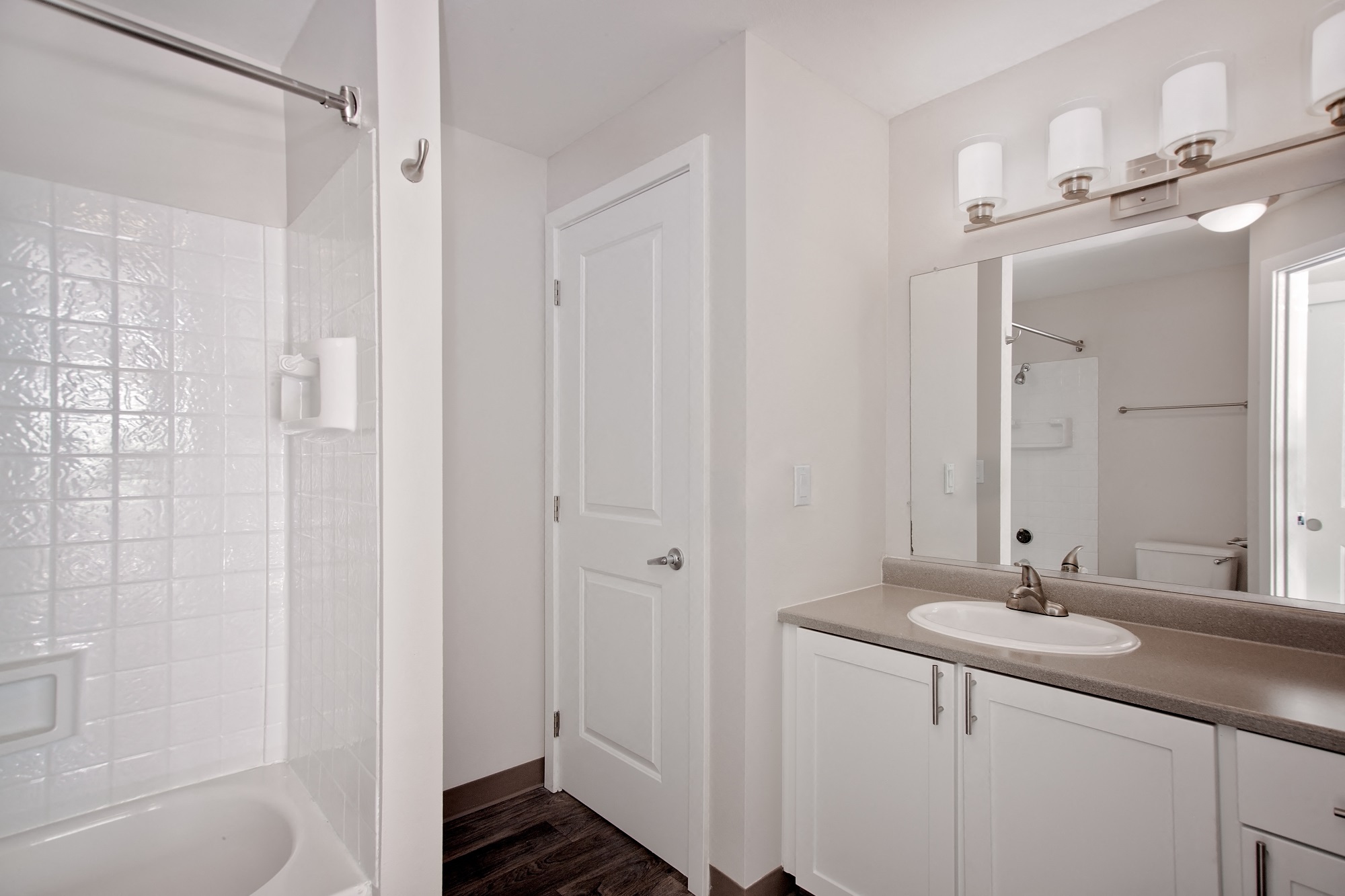 Stonesthrow Apartments Bathroom