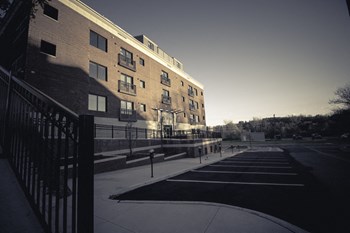 112 Walnut Blvd 1-3 Beds Apartment for Rent - Photo Gallery 2