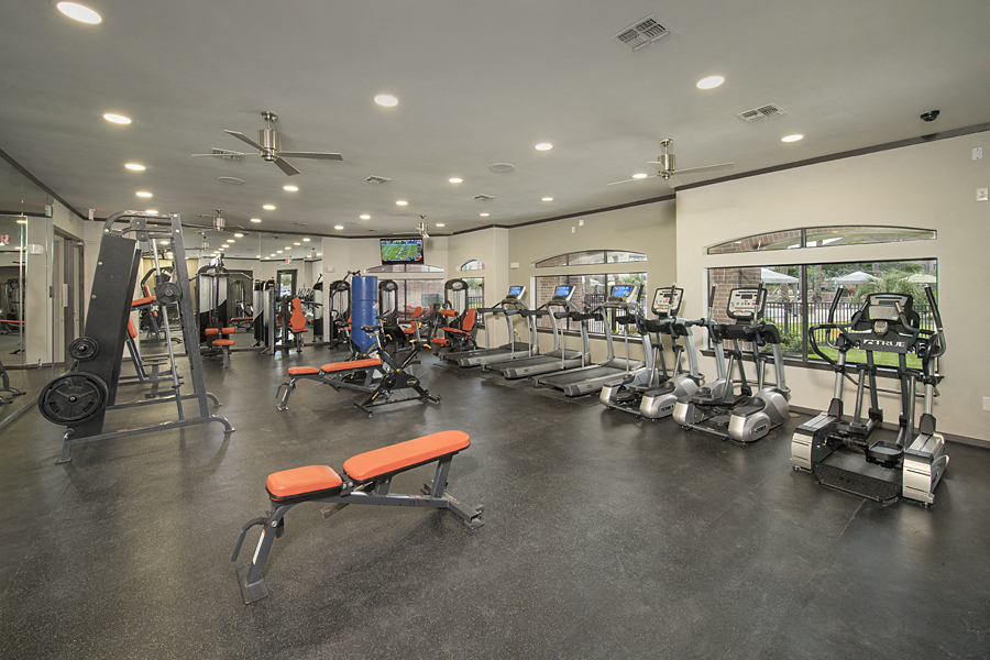 apartments in pearland with a fitness center