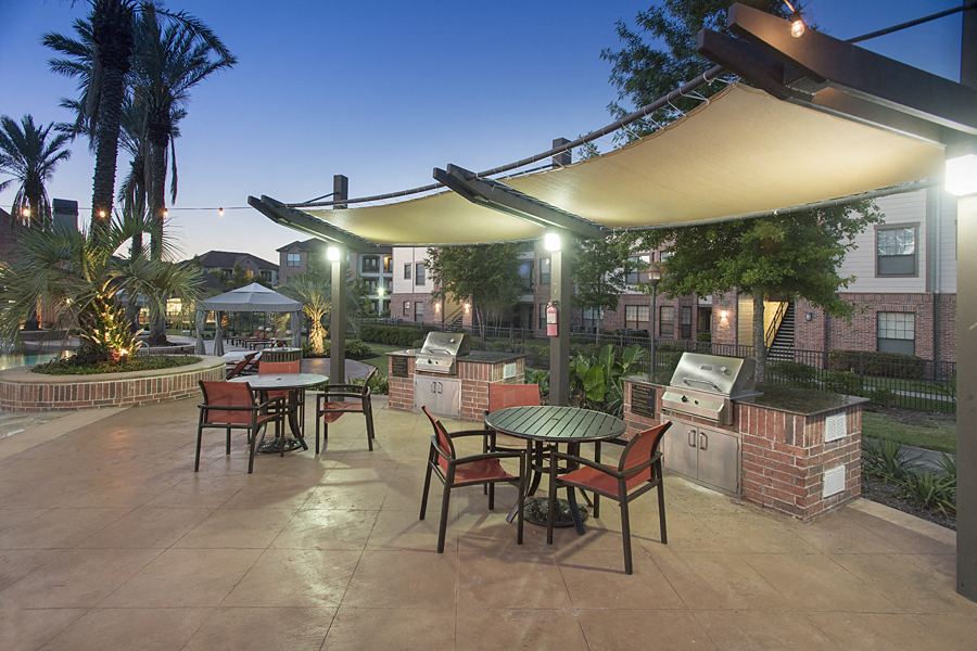 grills apartments in pearland