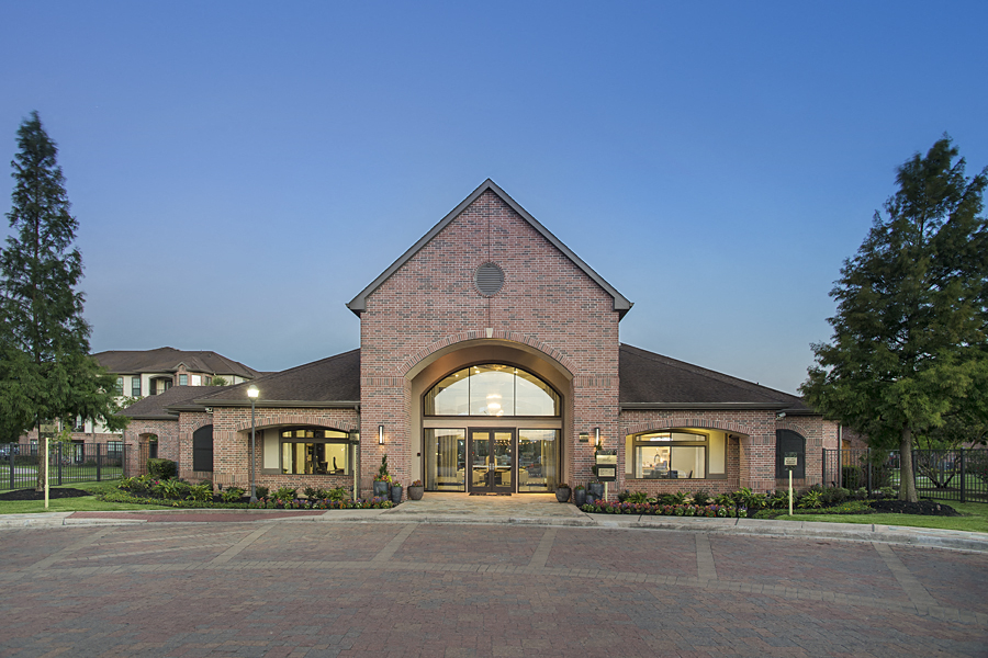 leasing office apartments in pearland