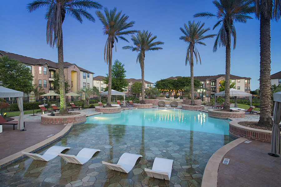 apartments in pearland with a pool