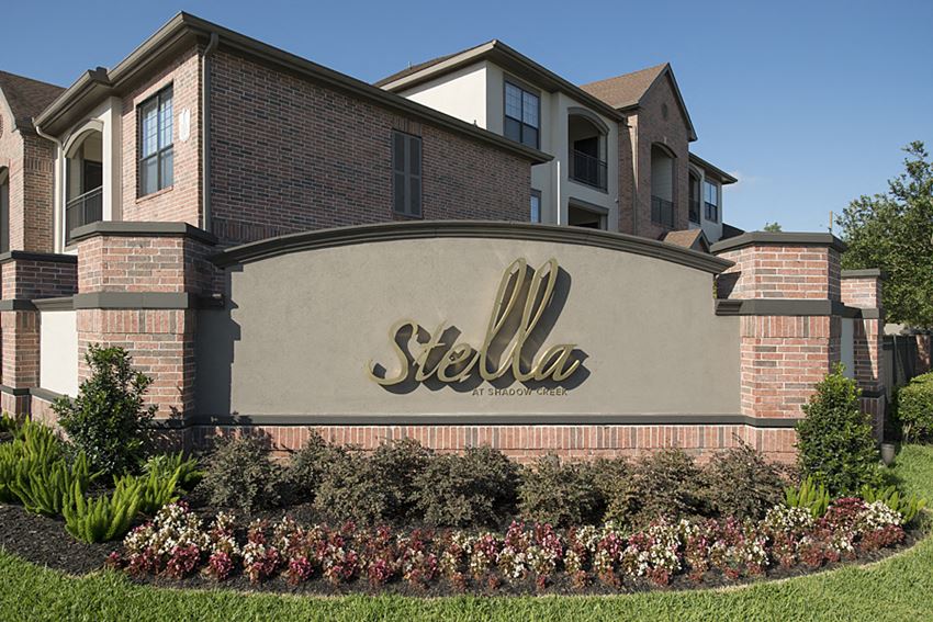 sign apartments in pearland - Photo Gallery 1