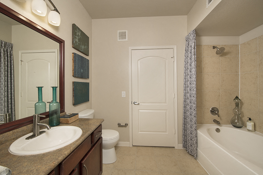 bathroom apartments in pearland