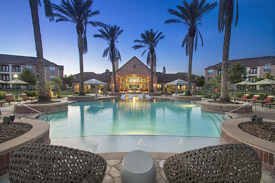 apartments in pearland with pool