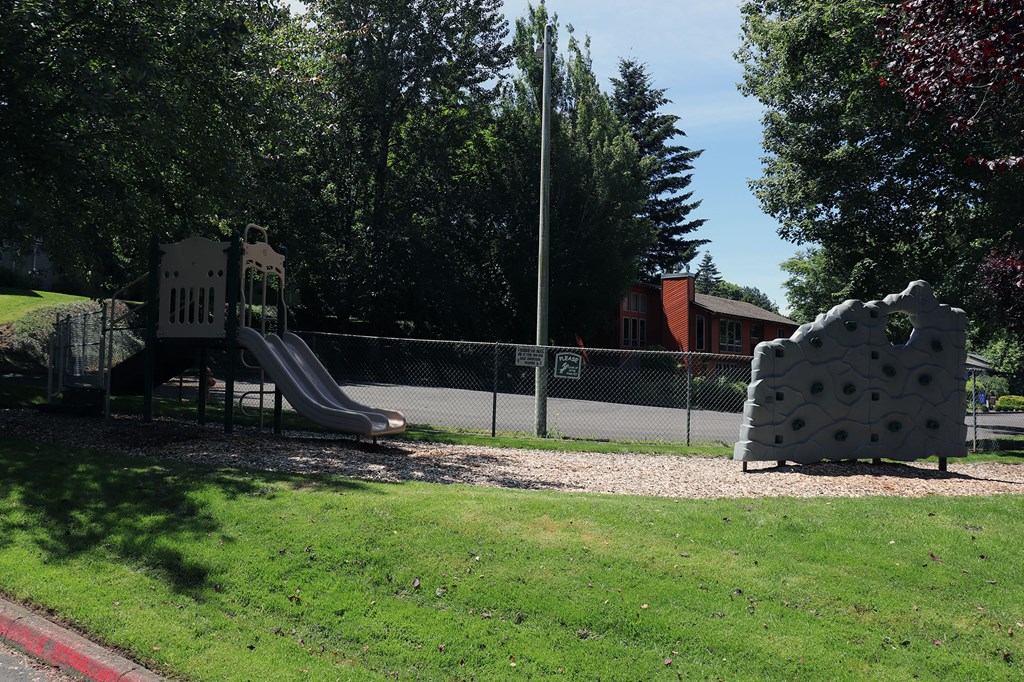 Lush Green Landscape at Townfair Apartments, Gresham, OR, 97030