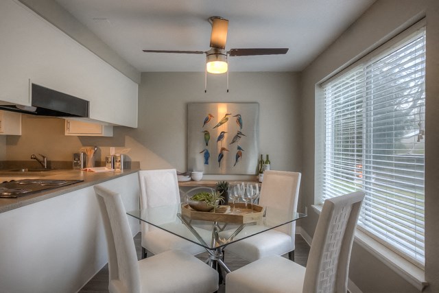 Dining Area at Townfair Apartments, Gresham, OR, 97030