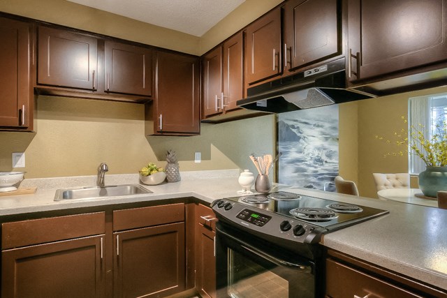 Fully Equipped Kitchen at Woodcreek Apartments, Oregon