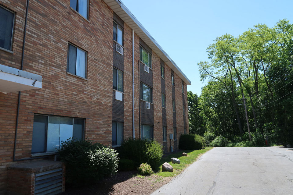 River Oaks Apartments