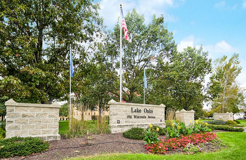 Welcome to Lake Oaks Apartments! - Photo Gallery 1