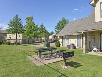 2525 E. 32nd, #41 1-2 Beds Apartment for Rent - Photo Gallery 2