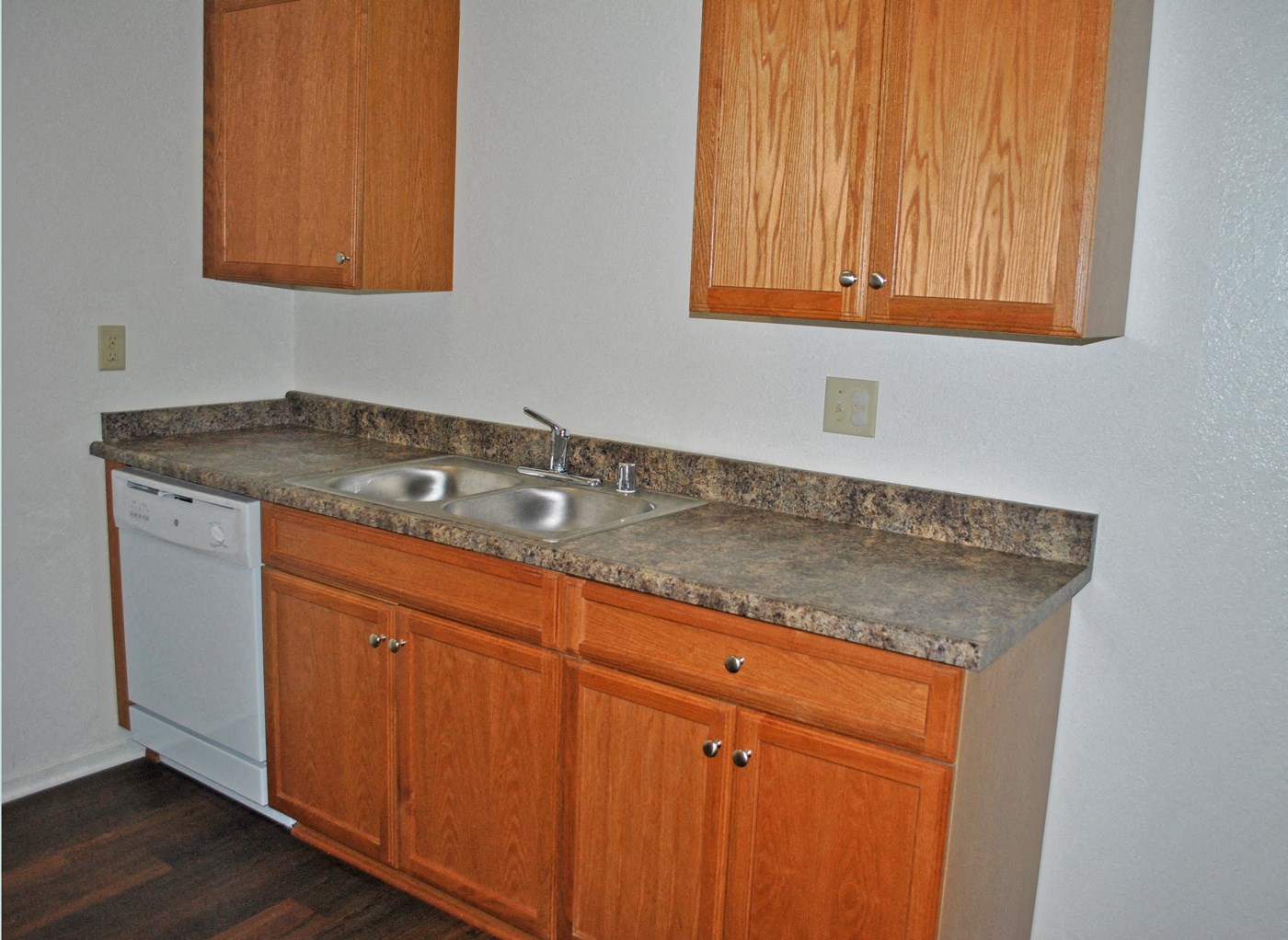 Plaza Mendoza Apt. Apartments, 1725 N. Marks, Fresno, CA RentCafe