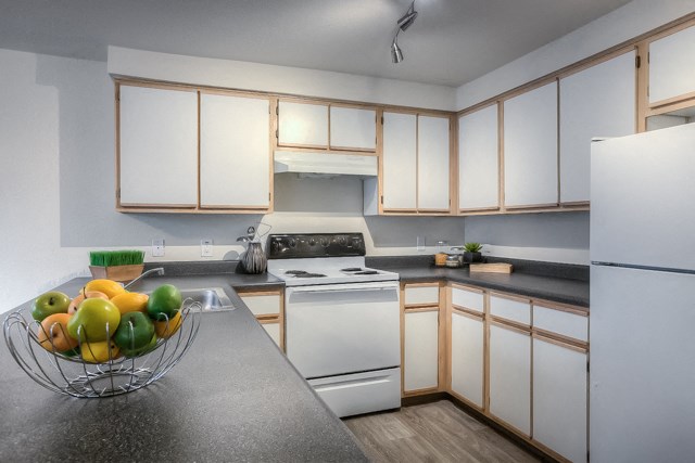 Fully Furnished Kitchen at Fieldstone Apartments, Fairview, 97024