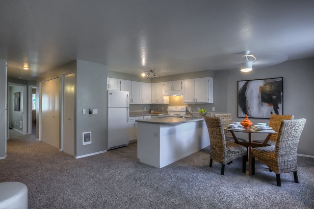 Dining And Kitchen at Fieldstone Apartments, Fairview