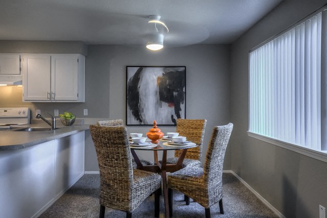 Dining Area at Fieldstone Apartments, Fairview, OR