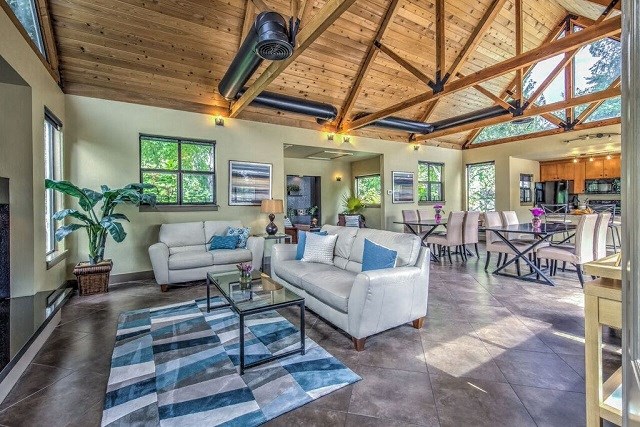 Clubhouse Lounge Area at Silver Bay Apartments, Boise, Idaho