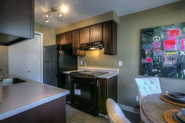 Eat In Kitchen Eat In Kitchen at Waverly Gardens Apartments, Oregon - Photo Gallery