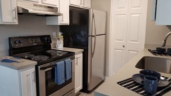 Stainless Steel Appliances at Waverly Gardens Apartments, Oregon