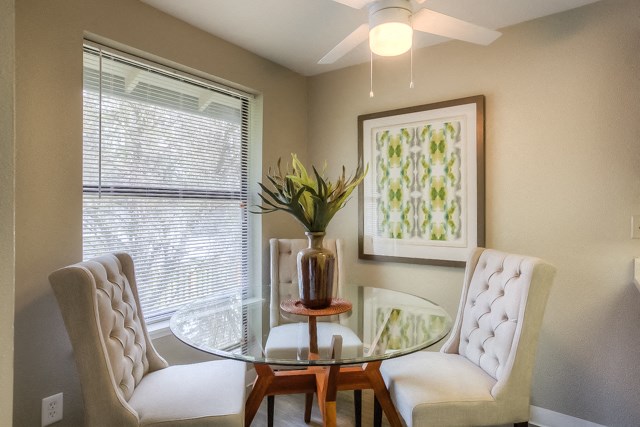 Sitting Area at Waverly Gardens Apartments, Portland