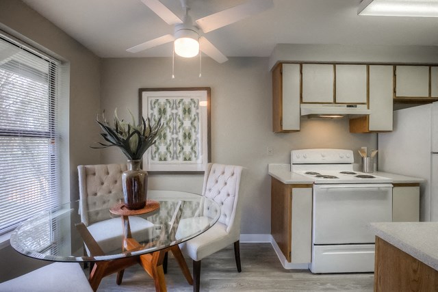 Dining And Kitchen at Waverly Gardens Apartments, Oregon, 97233